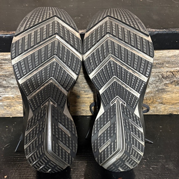 Brooks Levitate 3 Black and Gray Athletic Shoes - Picture 7 of 13